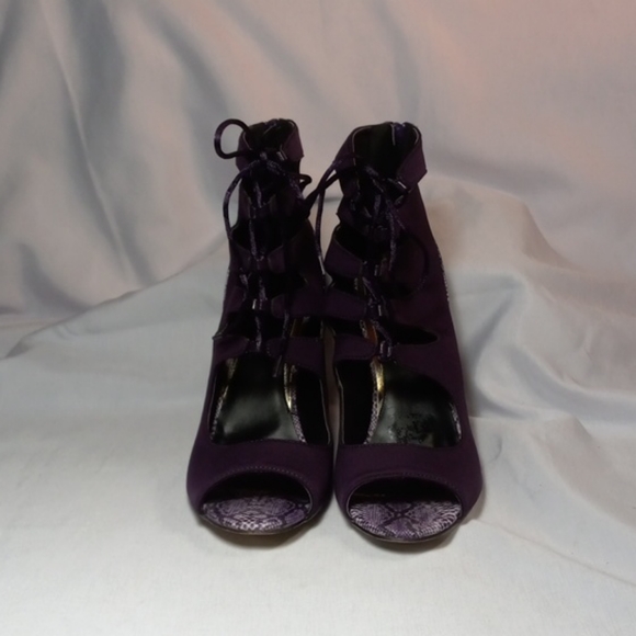 Scene Booties - Picture 2 of 5